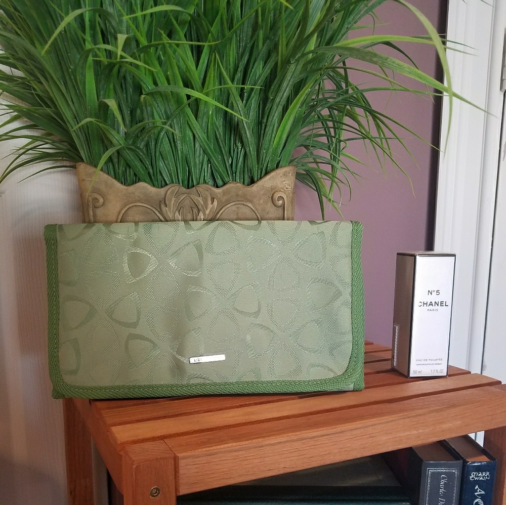 $5 or FREE - NWOT Liz Claiborne Travel makeup bag